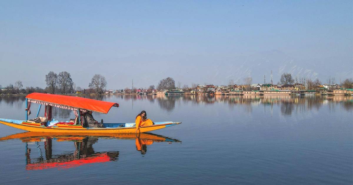 A Slow Morning on Dal Lake: The Experience That Defines Kashmir